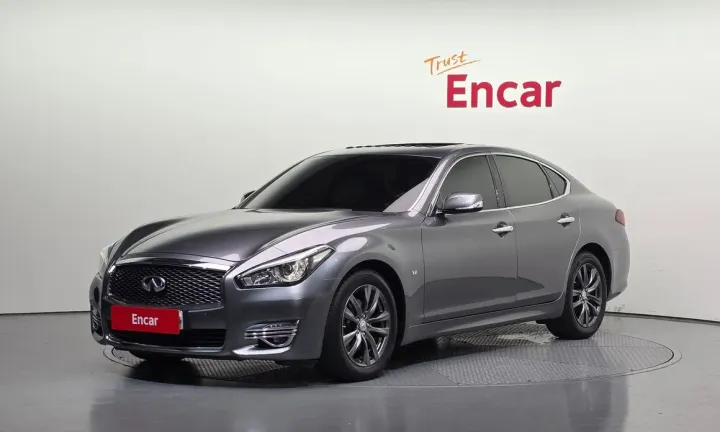 Infiniti Q70