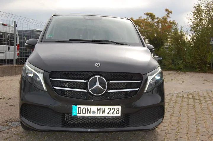 Mercedes-Benz 220