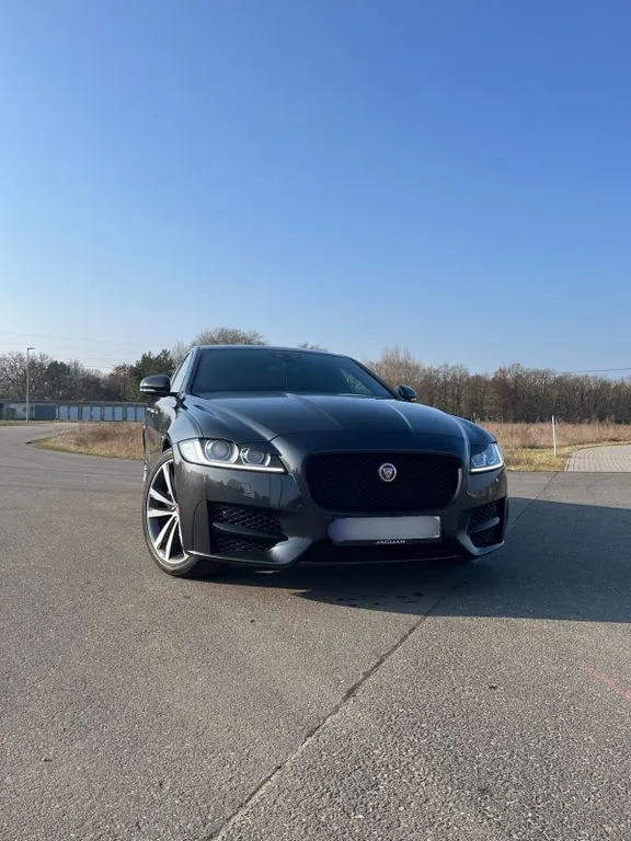 Jaguar XF