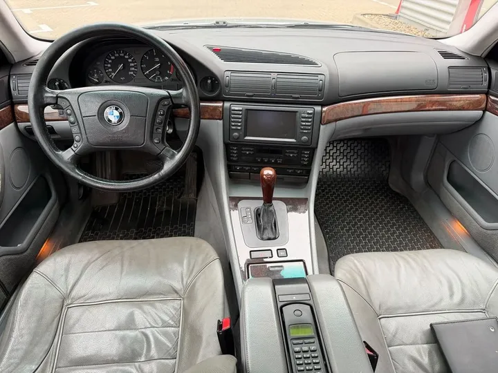 BMW 730