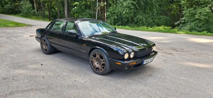 Jaguar XJ