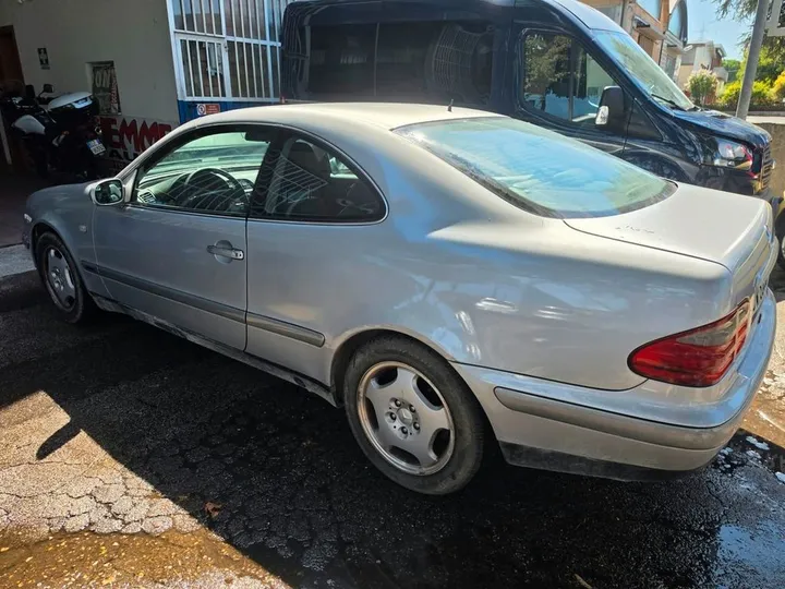Mercedes-Benz CLK 200