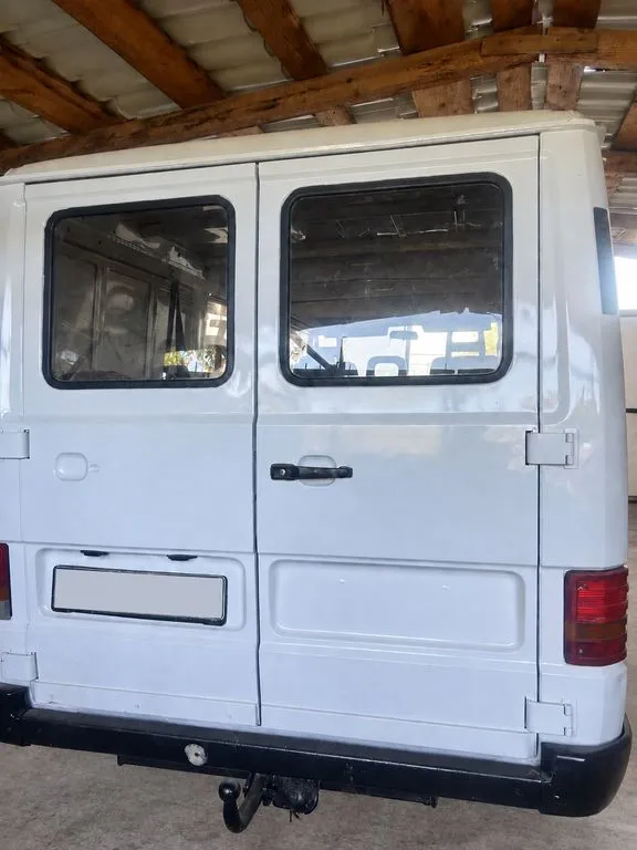 Mercedes-Benz MB 100