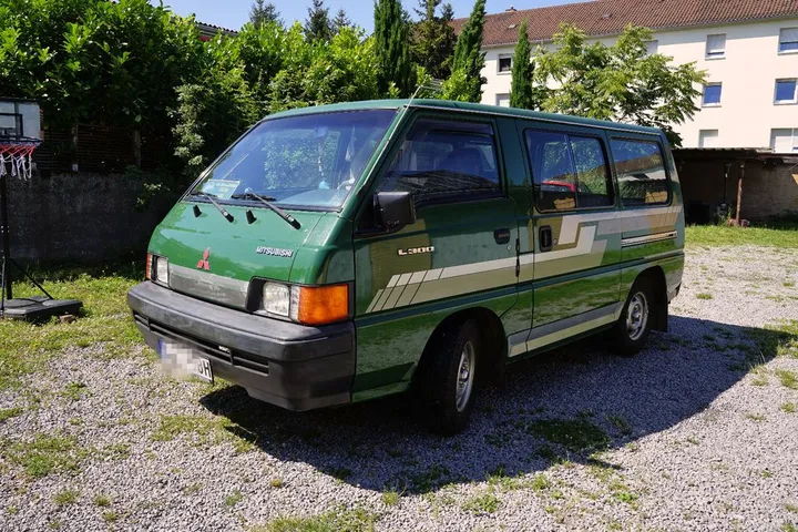 Mitsubishi L300
