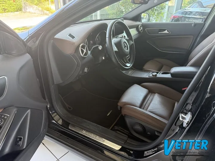 Mercedes-Benz GLA 220