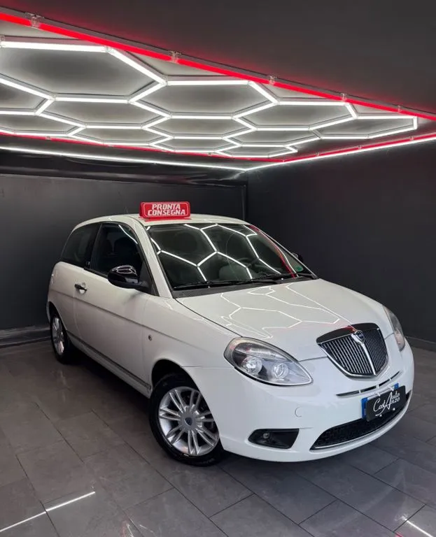 Lancia Ypsilon