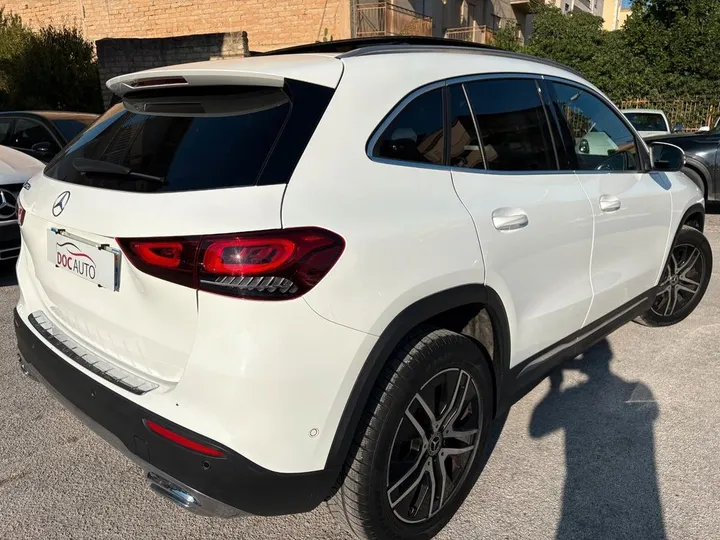 Mercedes-Benz GLA 200