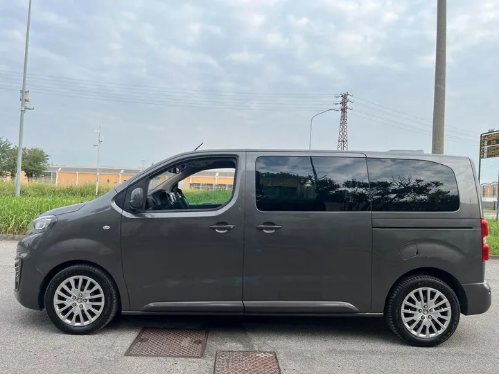 Peugeot Traveller