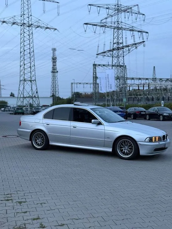 BMW 525