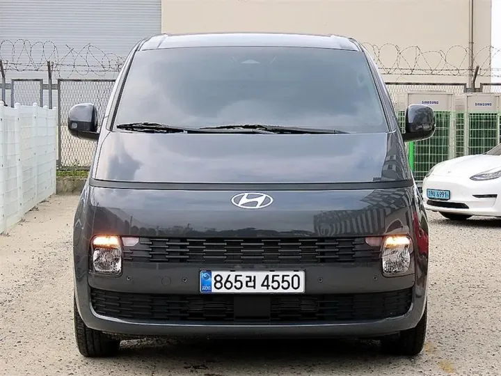Hyundai Staria