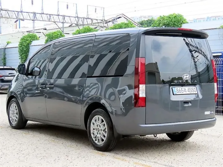 Hyundai Staria