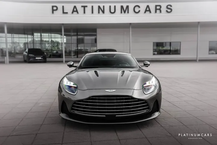 Aston Martin DB12