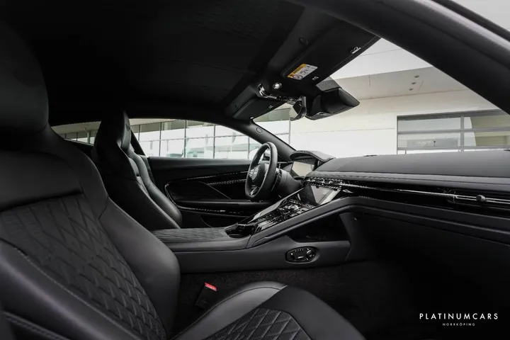 Aston Martin DB12