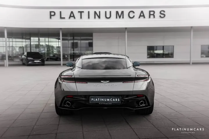 Aston Martin DB12