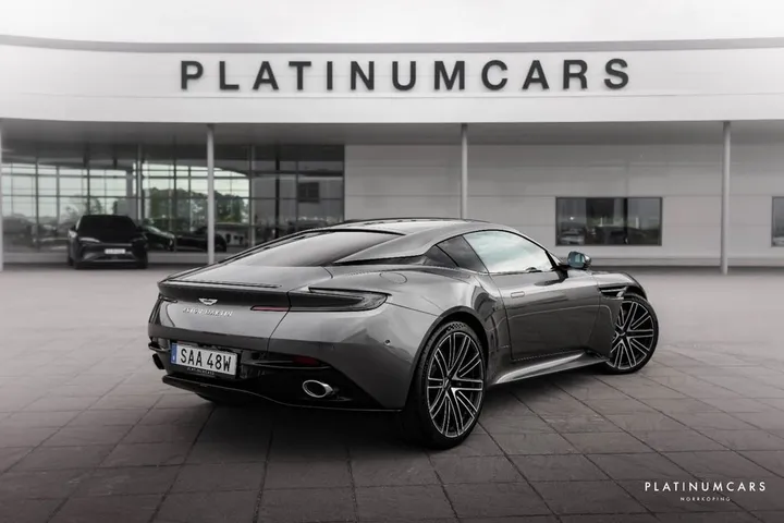 Aston Martin DB12