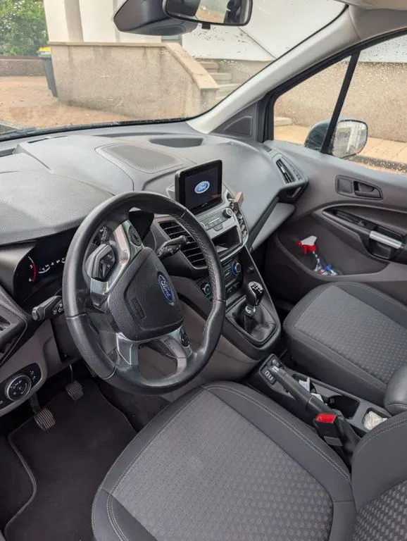 Ford Grand Tourneo