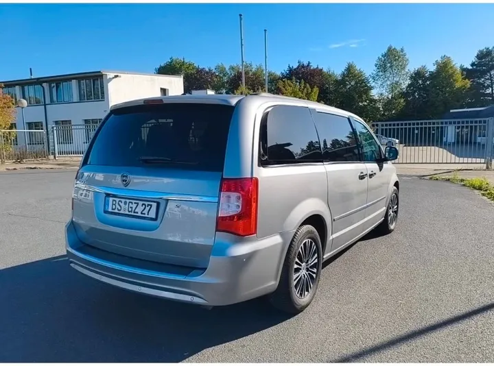 Lancia Voyager