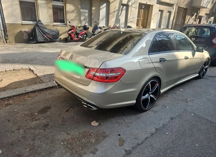 Mercedes-Benz E 220