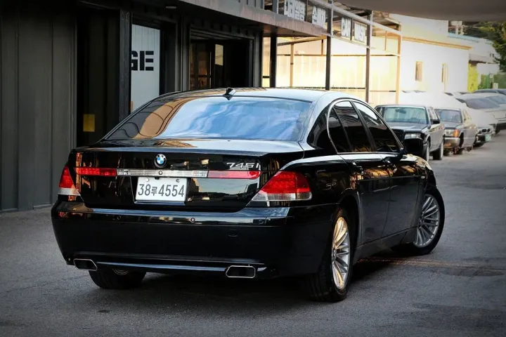 BMW 7-Series