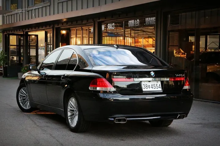 BMW 7-Series