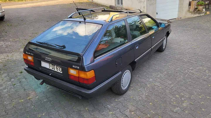 Audi 100