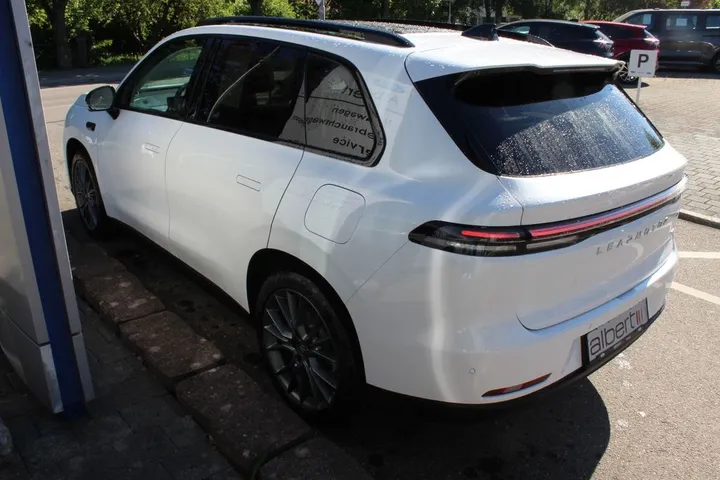Leapmotor C10