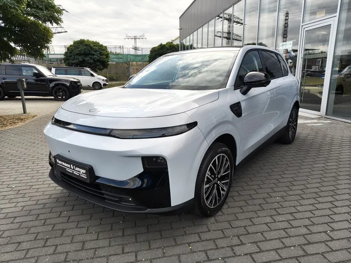 Leapmotor B10