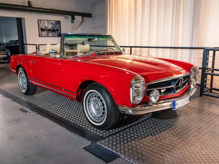 Mercedes-Benz 230