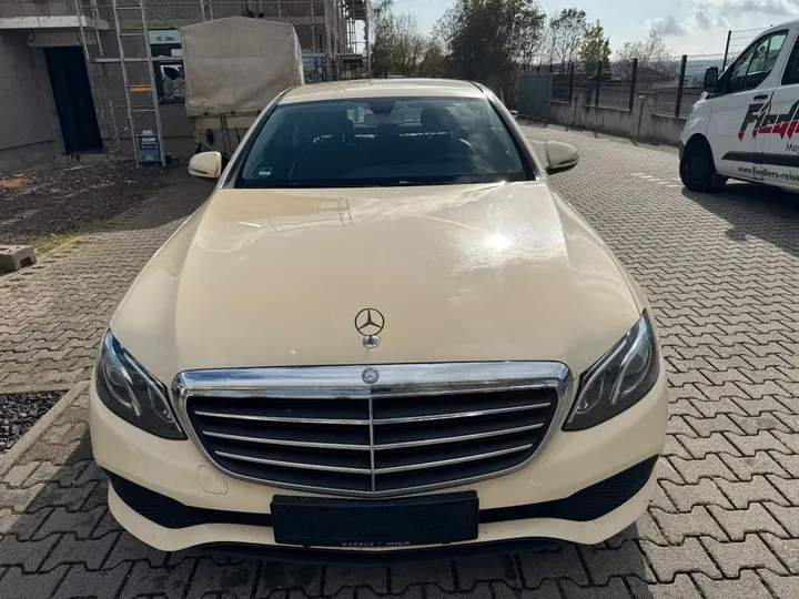 Mercedes-Benz E 200