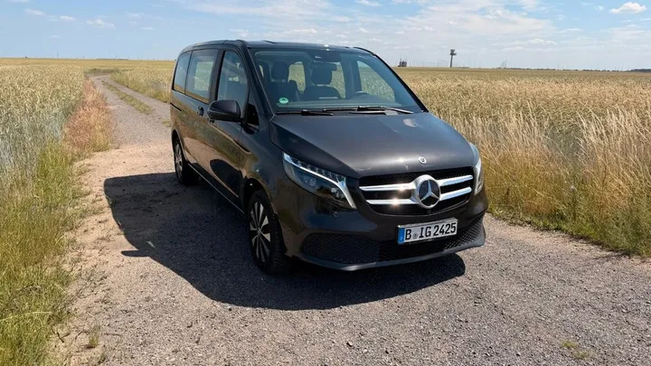 Mercedes-Benz 220