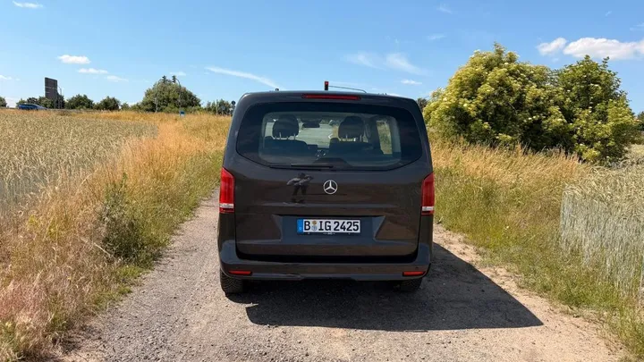 Mercedes-Benz 220