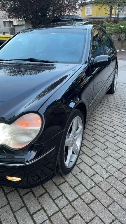 Mercedes-Benz C 320