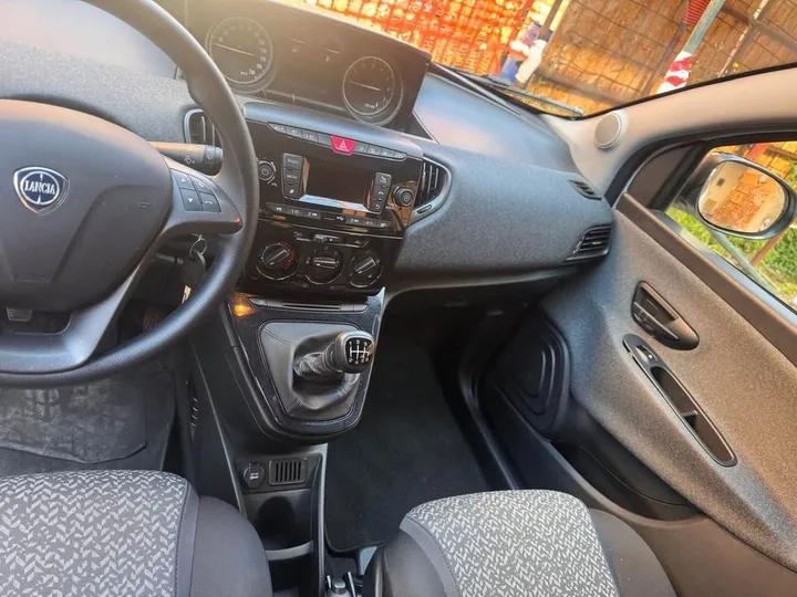 Lancia Ypsilon