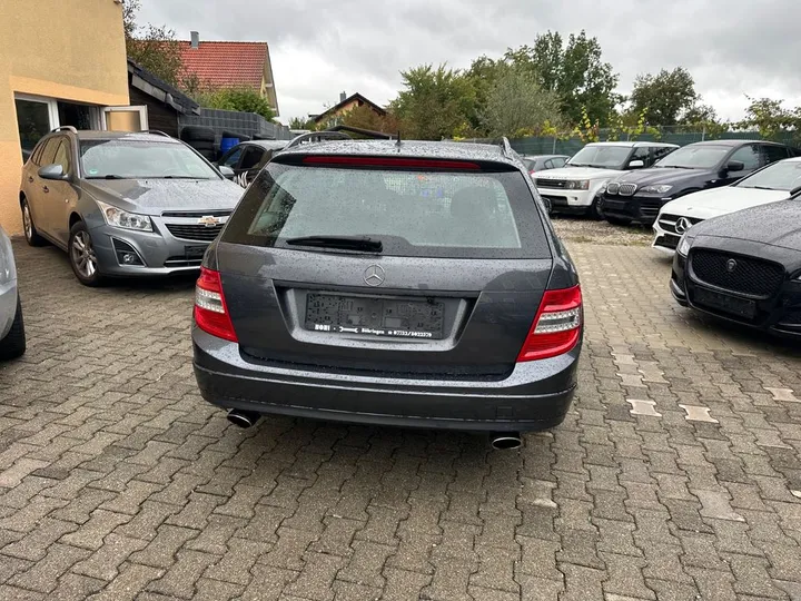 Mercedes-Benz C 230