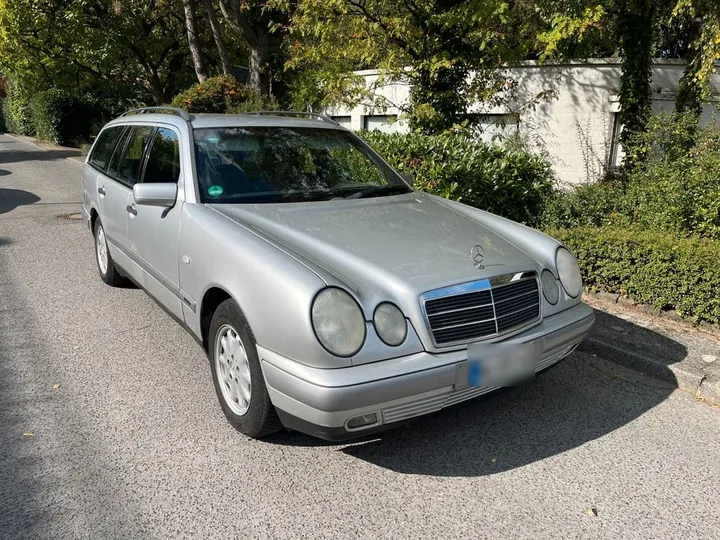 Mercedes-Benz E 220