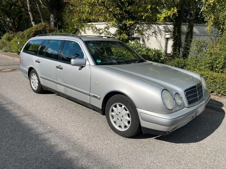 Mercedes-Benz E 220