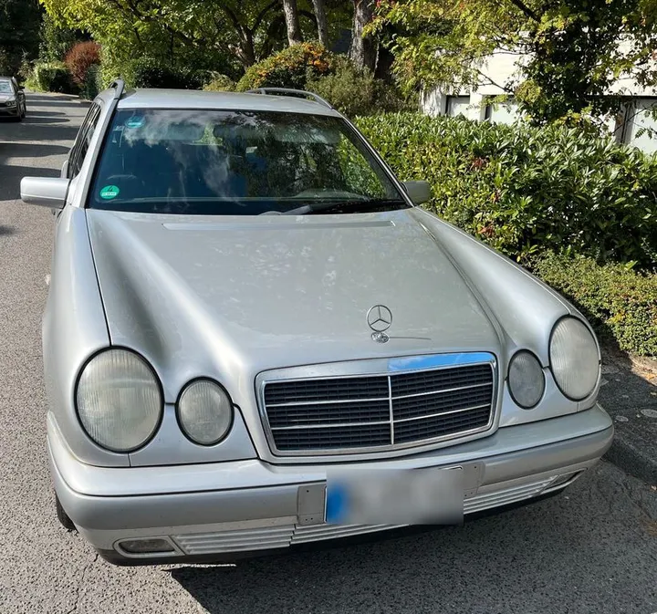 Mercedes-Benz E 220