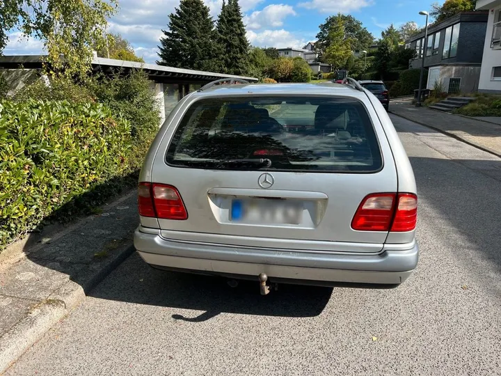 Mercedes-Benz E 220