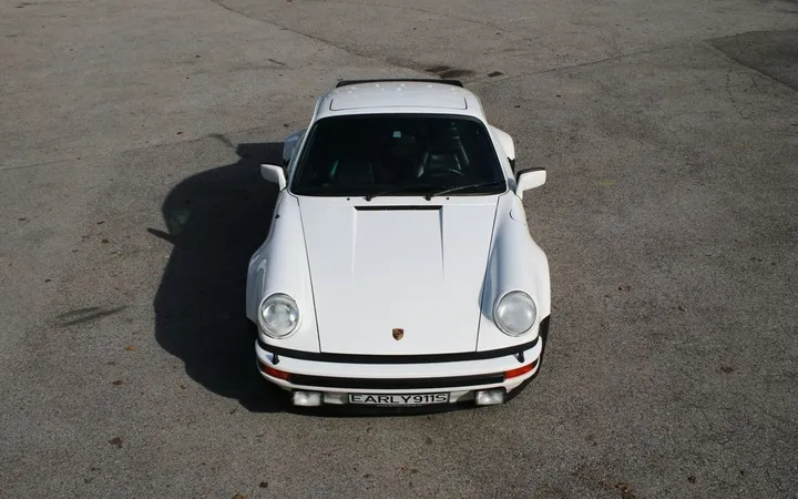 Porsche 930