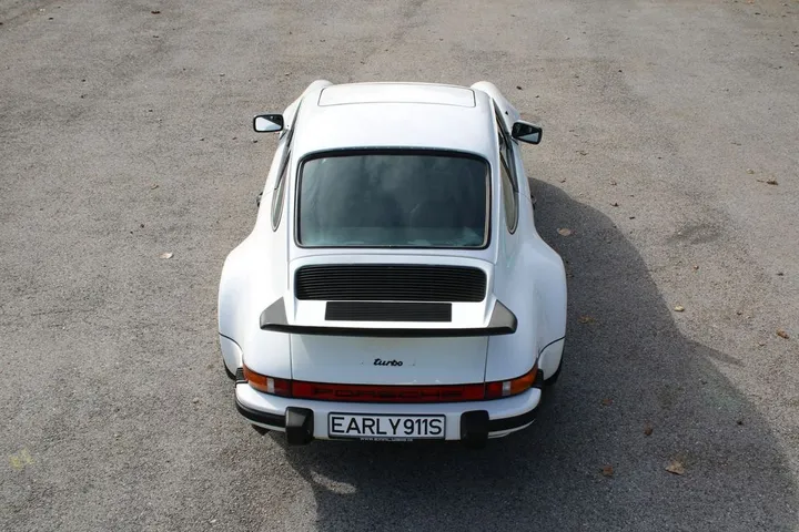 Porsche 930