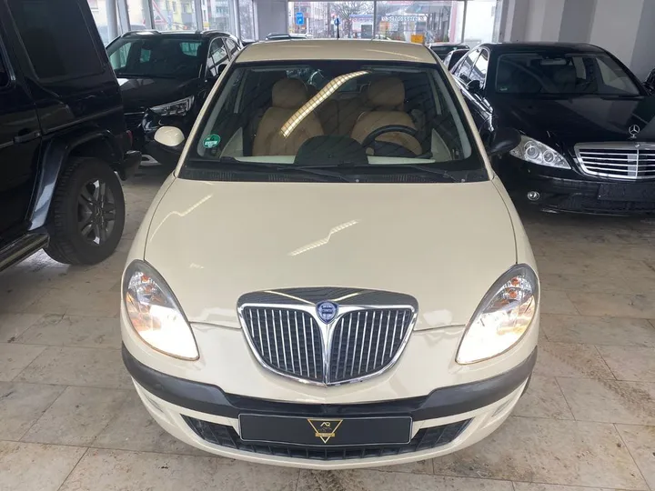 Lancia Ypsilon