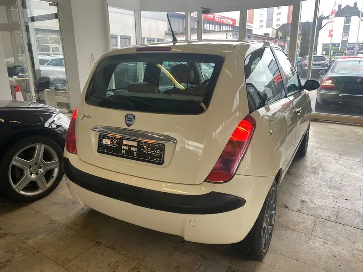 Lancia Ypsilon