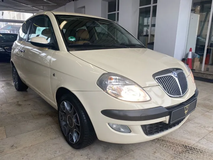 Lancia Ypsilon