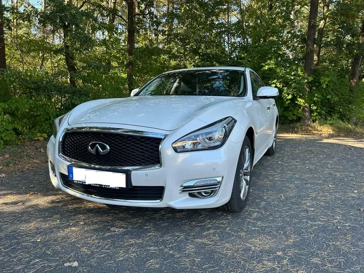 Infiniti Q70