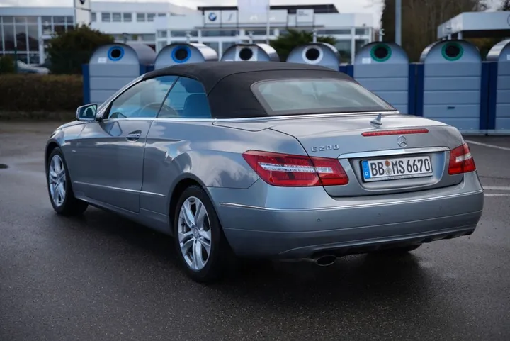 Mercedes-Benz E 200