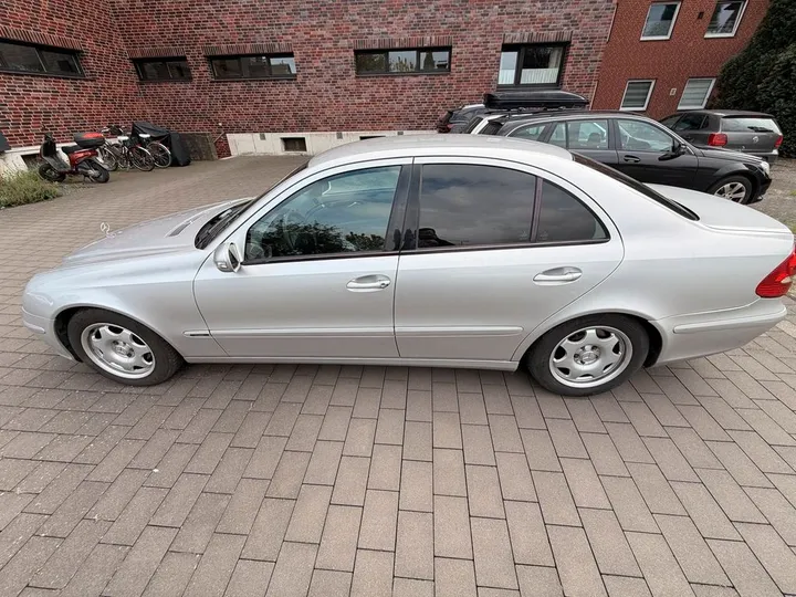 Mercedes-Benz E 220