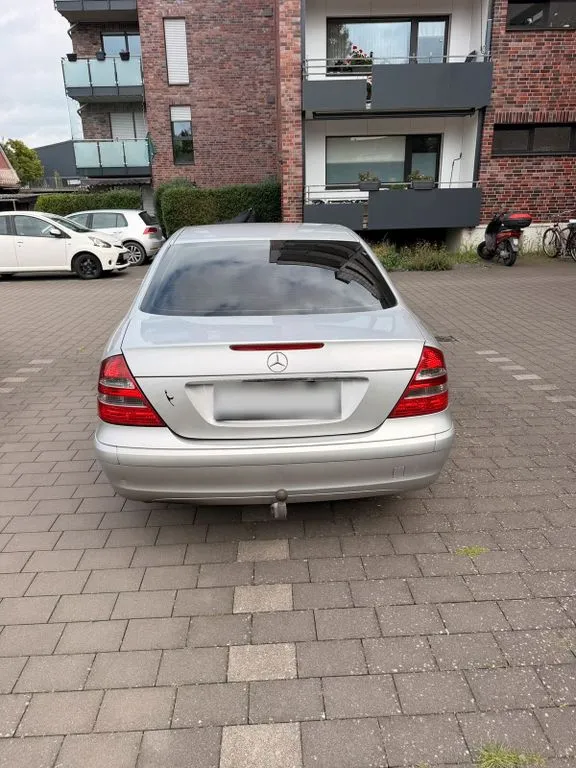 Mercedes-Benz E 220