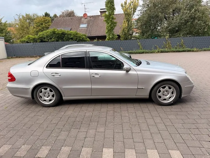 Mercedes-Benz E 220