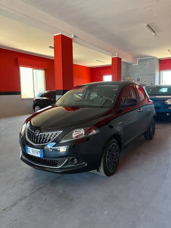 Lancia Ypsilon