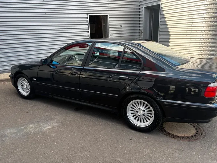 BMW 523
